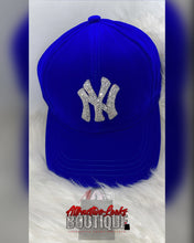 Load image into Gallery viewer, NY VELVET HAT
