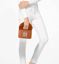 Load image into Gallery viewer, NY FUR HANDLE PURSE
